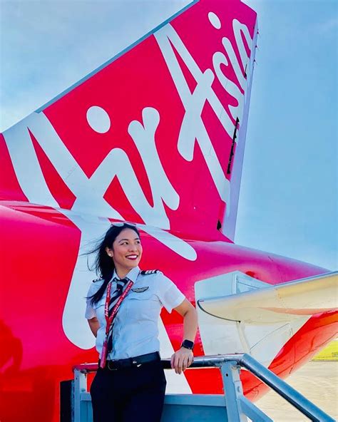 Air Asia Philippines gives free training to aspiring Filipino Pilots.